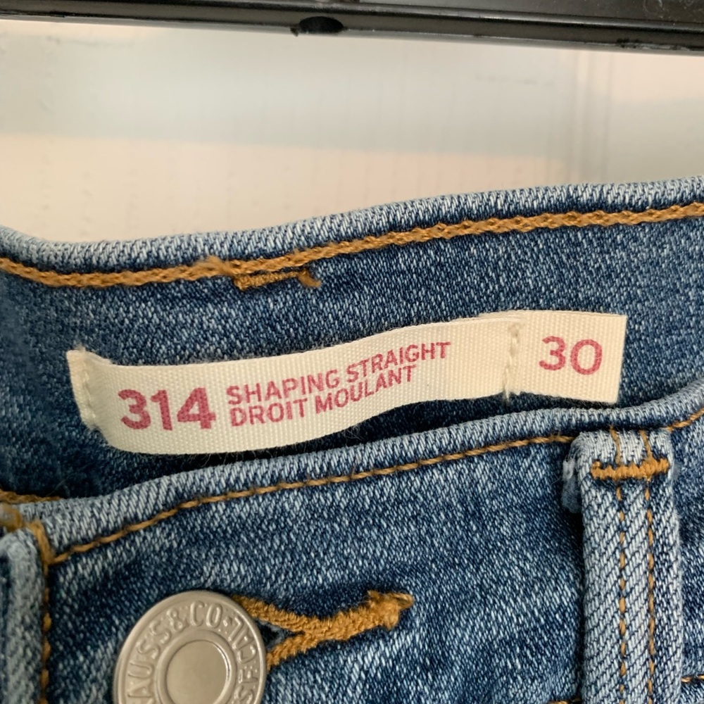Levi’s 314 Shaping Straight Jeans